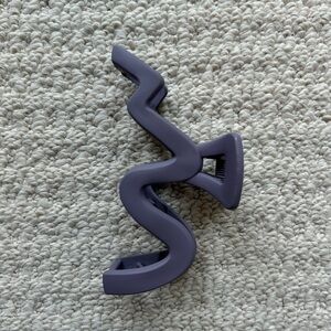 Large Matte Wavy Claw Clip